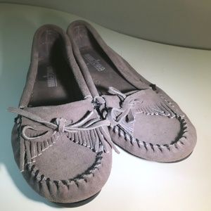 Minnetonka  Moccasins Grey Suede Size 8. Kitty